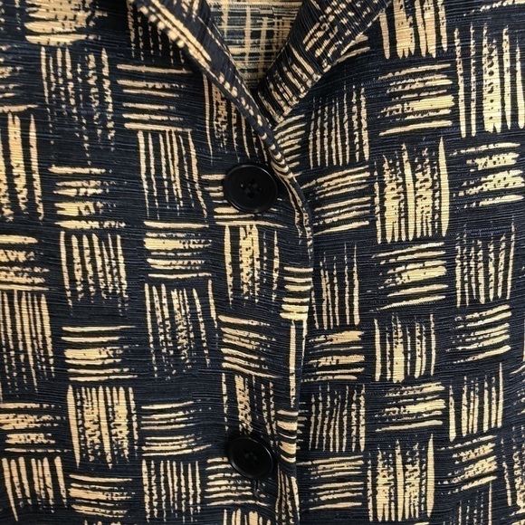 𝅺moda Seta silk and linen blend button up sleeveless top in navy and tan - Picture 5 of 8